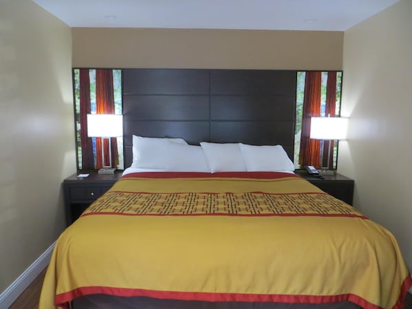 Allergitestade sängkläder, strykjärn/strykbräda och extrasängar