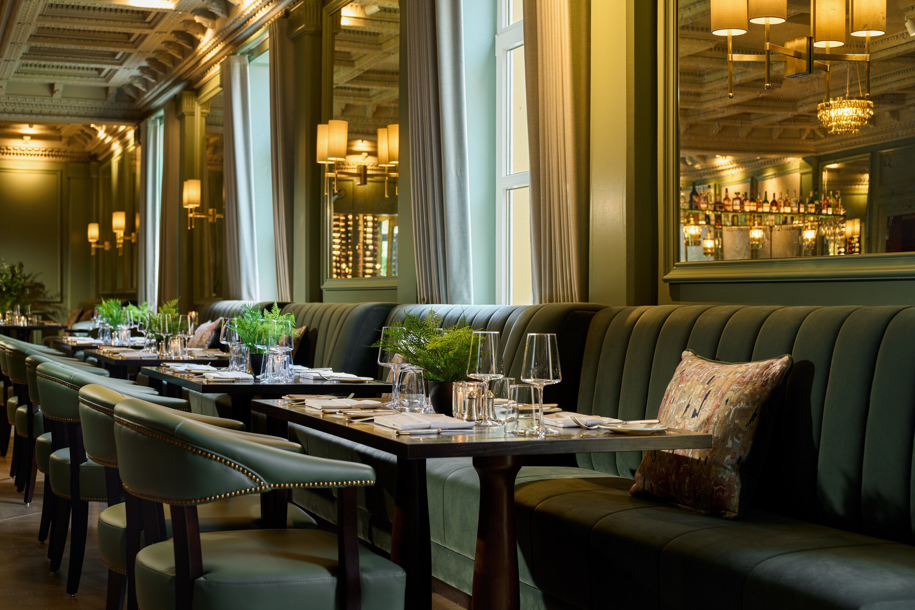 2 restaurants, lunch served