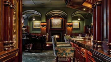 Garden views, serves lunch and dinner