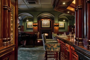 Garden views, serves lunch and dinner - The Killarney Park (Killarney)