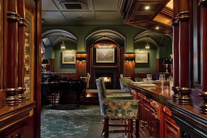 Garden views, serves lunch and dinner