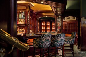 Garden views, serves lunch and dinner - The Killarney Park (Killarney)