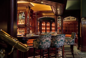 Con vista al jardín, se sirven almuerzos y cenas