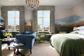 Phòng Suite có thiết kế đặc trưng (Guest) | Bộ trải giường bằng vải cotton Ai Cập, bộ đồ giường cao cấp 