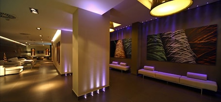 Sala de estar en el lobby. Hotel Constanza