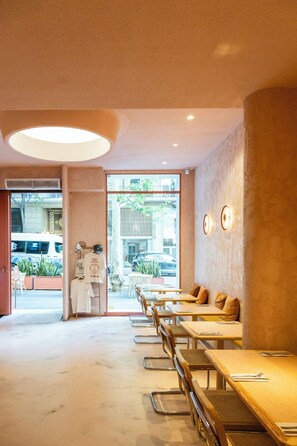 Petit déjeuner préparé sur commande (17 EUR par personne)