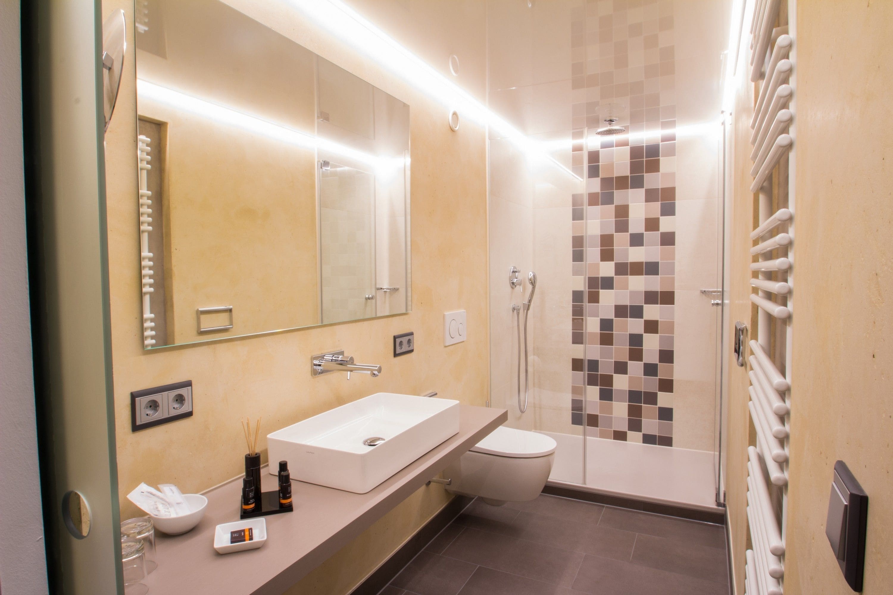 shower, free toiletries, hair dryer, towels