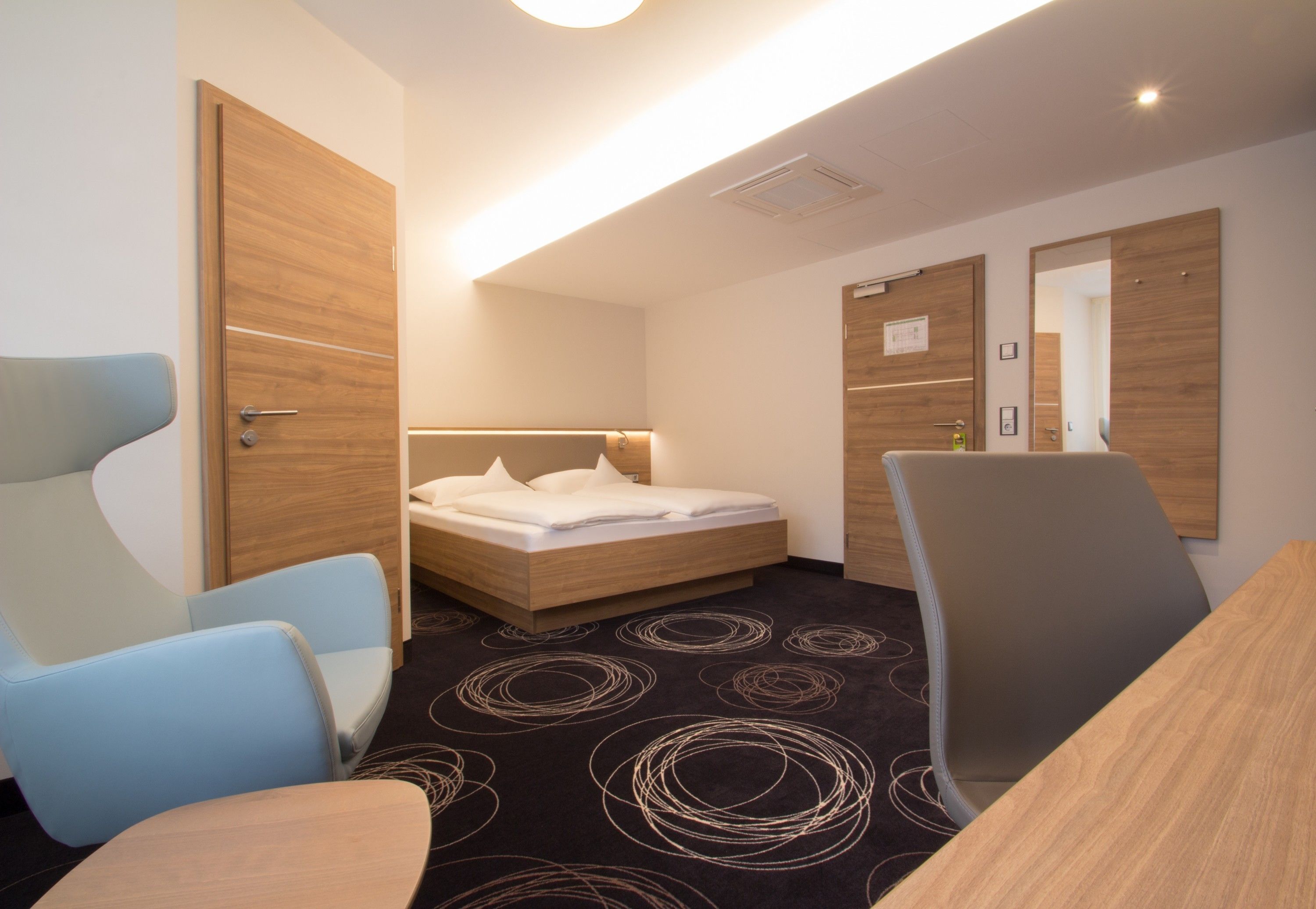 standard double room | premium bedding, minibar, in-room safe, desk