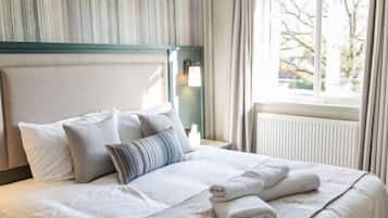 Desk, laptop workspace, iron/ironing board, free WiFi