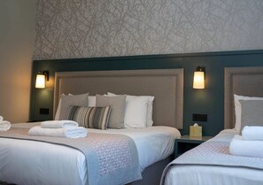 Luxury Triple Room | Desk, laptop workspace, iron/ironing board, free WiFi