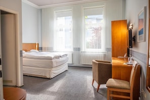 Minibar, alarm clocks