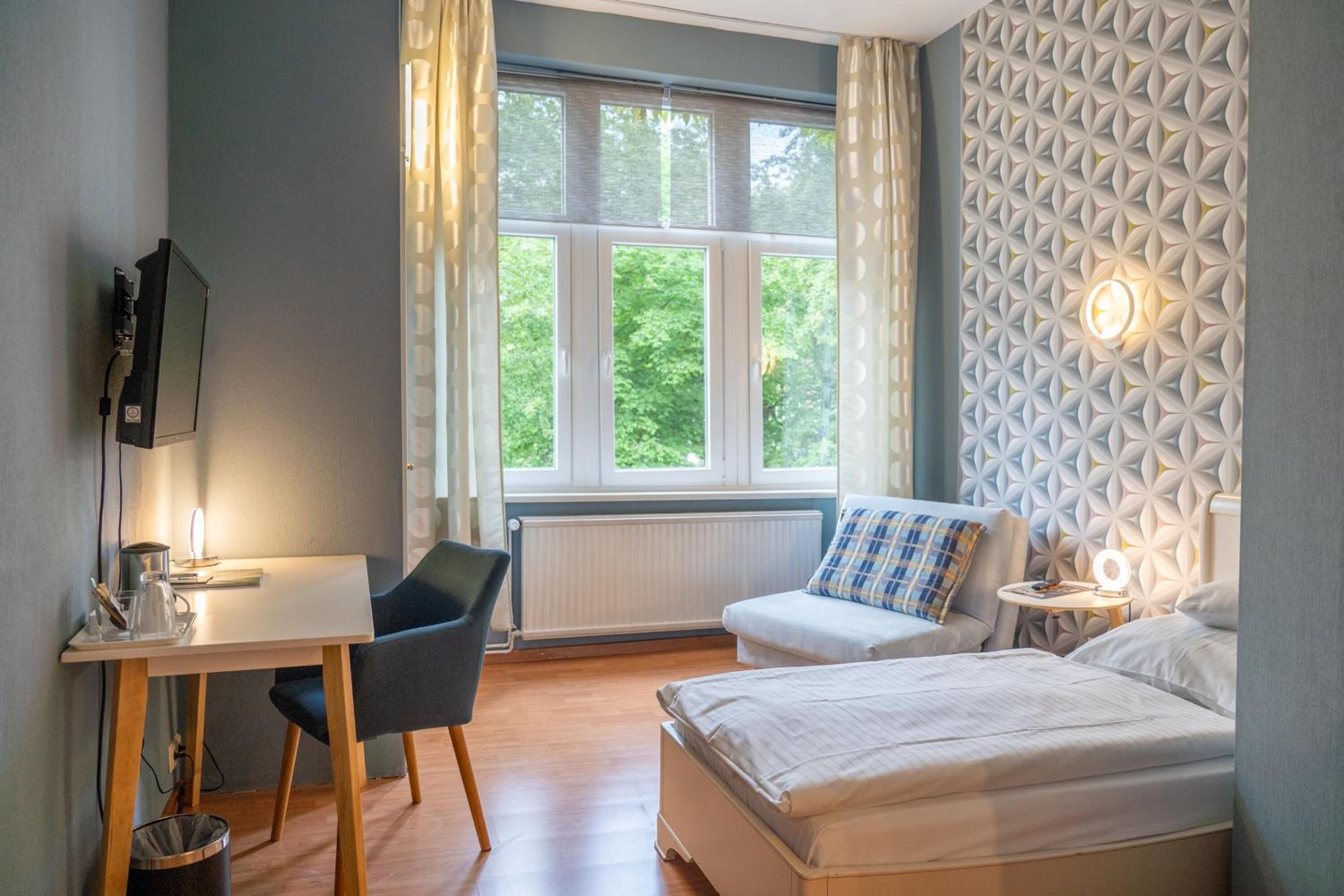 Minibar, alarm clocks