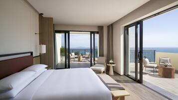 Suite Panoramique, 1 chambre, en front de mer | Literie de qualité supérieure, couette en duvet d'oie, minibar