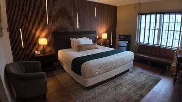 Deluxe Room | Desk, iron/ironing board (on request), WiFi (free)