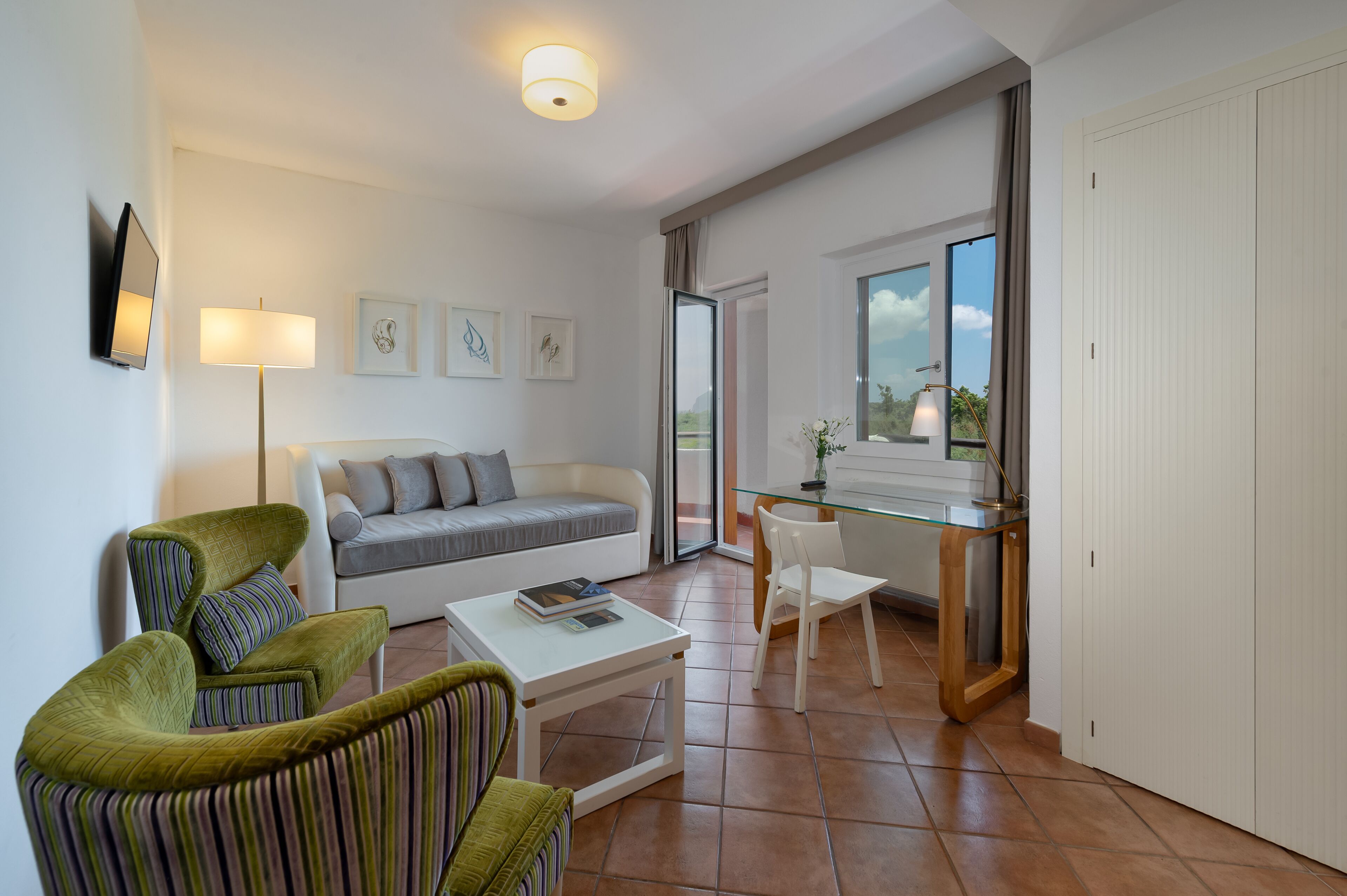 家庭房, 2 间卧室, 花园景观 | 迷你吧、客房内保险箱、办公桌、免费 WiFi