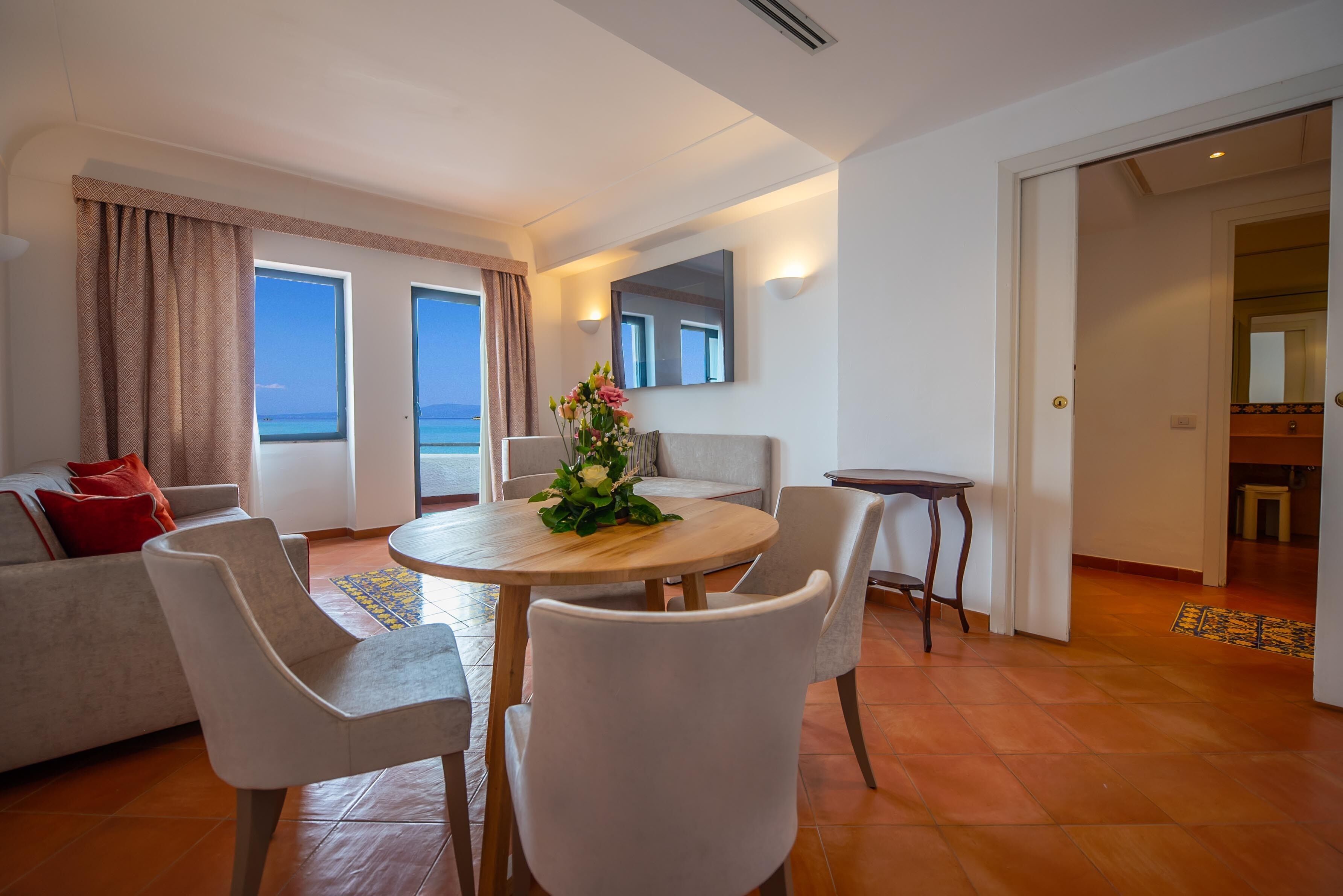 家庭房, 2 间卧室, 海景 | 起居区 | 平板电视