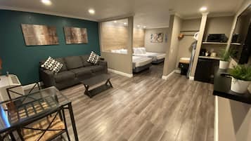 Deluxe Double Suite | 1 多间卧室、遮光窗帘、熨斗/熨衣板、免费 WiFi