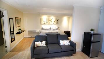 Basic Studio | Blackout drapes, iron/ironing board, free WiFi, bed sheets