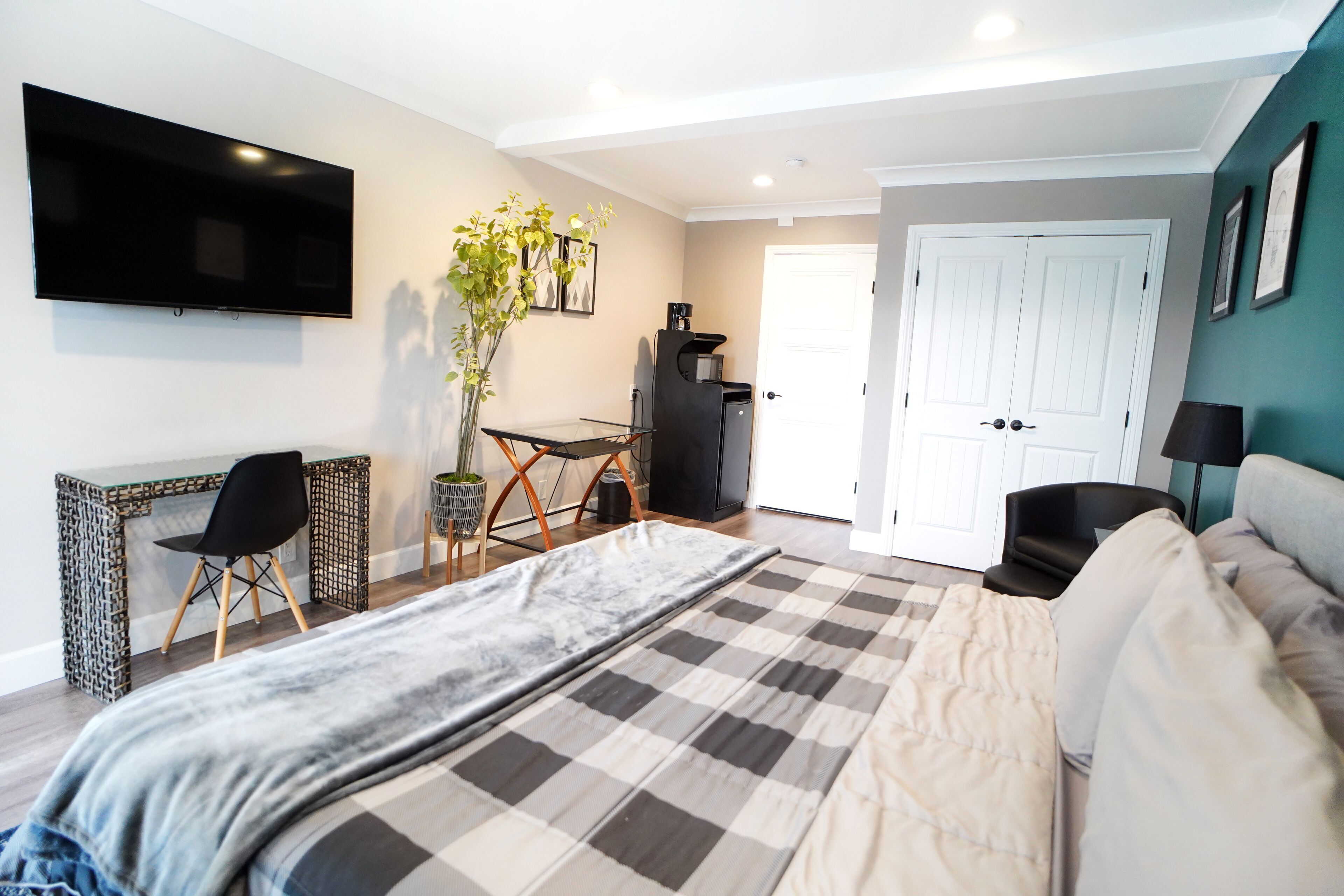 Blackout drapes, iron/ironing board, free WiFi, bed sheets