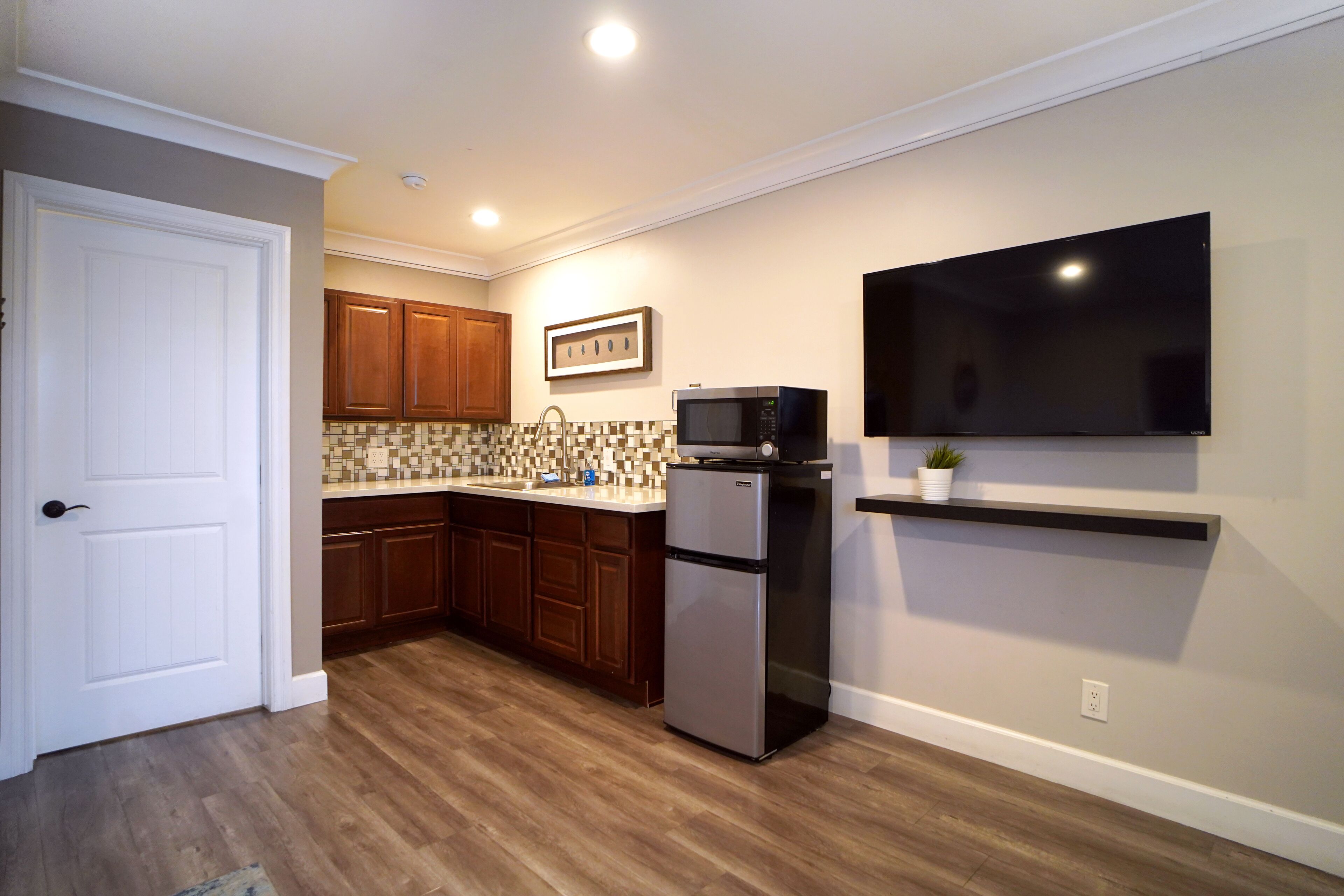 Photo - Anaheim Executive Inn & Suites