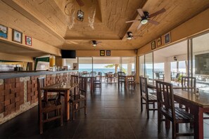 Café da manhã, almoço e jantar; culinária mexicana, vistas para a praia