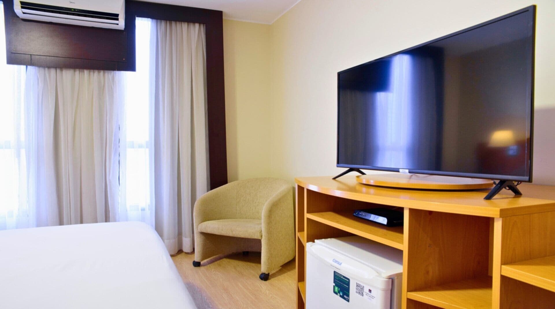 superior room, 1 queen bed | 1 bedroom, minibar, in-room safe, desk