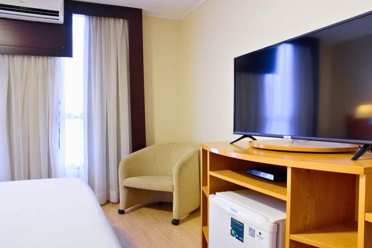 superior room, 1 queen bed | 1 bedroom, minibar, in-room safe, desk