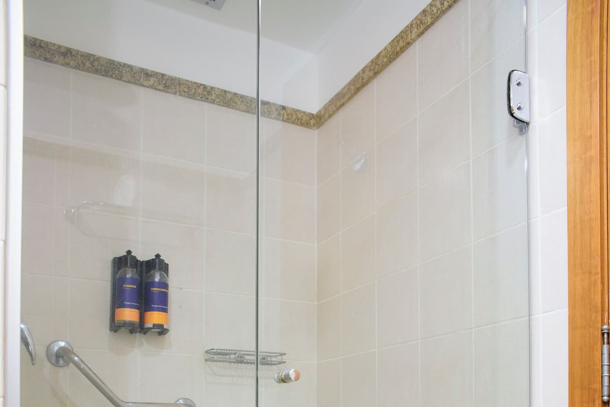 Bruser, hårtørrer, håndklæder