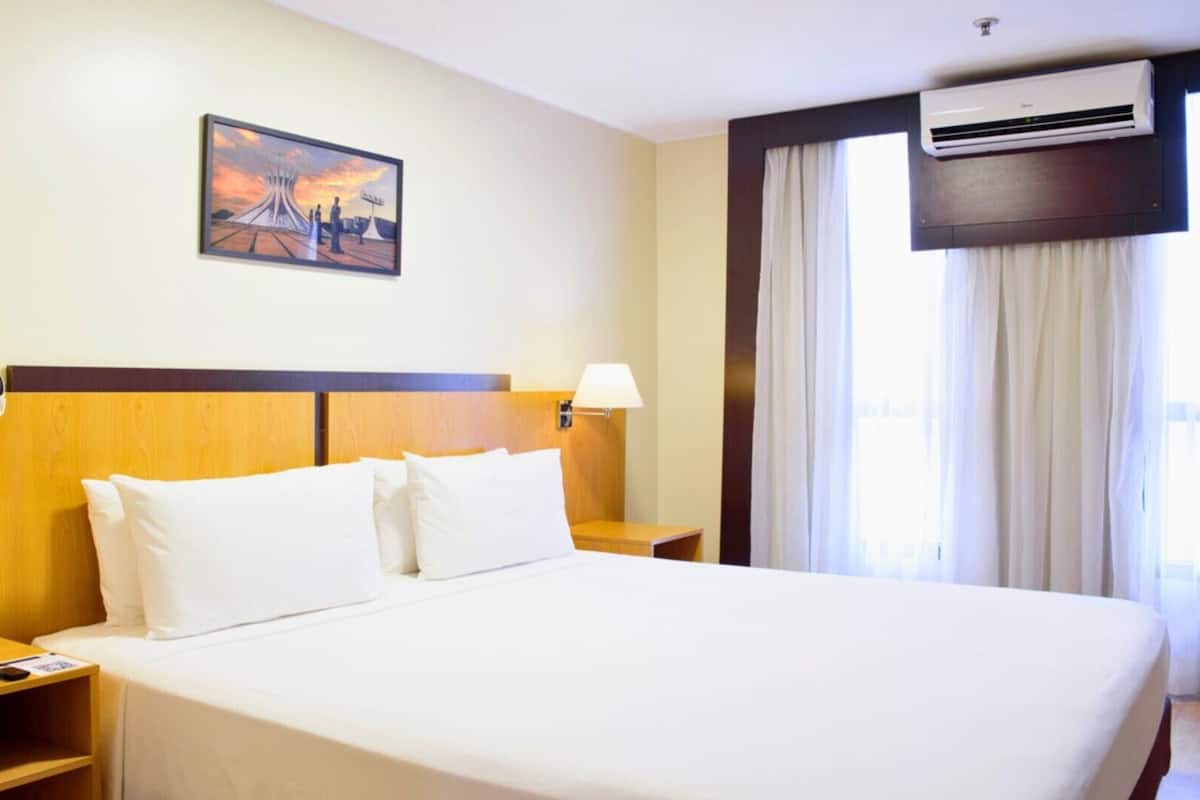 superior room, 1 queen bed | 1 bedroom, minibar, in-room safe, desk