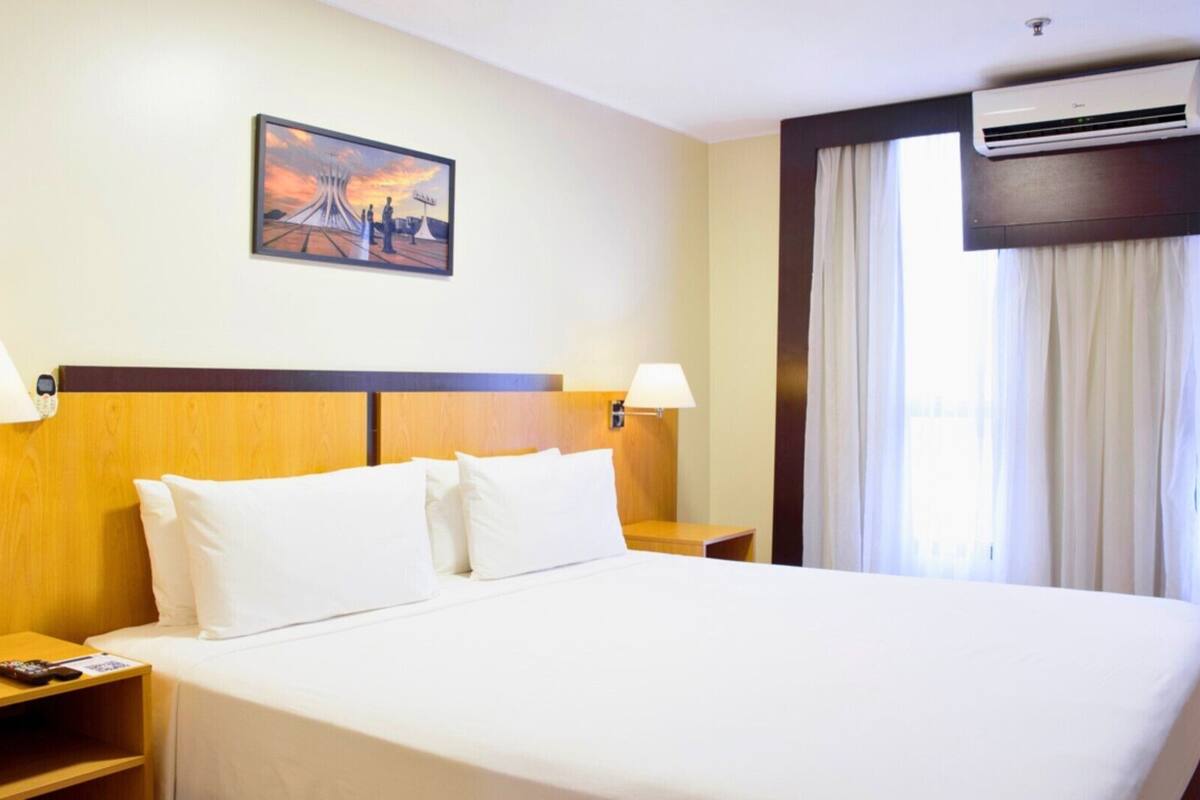 Superior-værelse - 1 queensize-seng | Minibar, pengeskab på værelset, skrivebord, mørklægningsgardiner