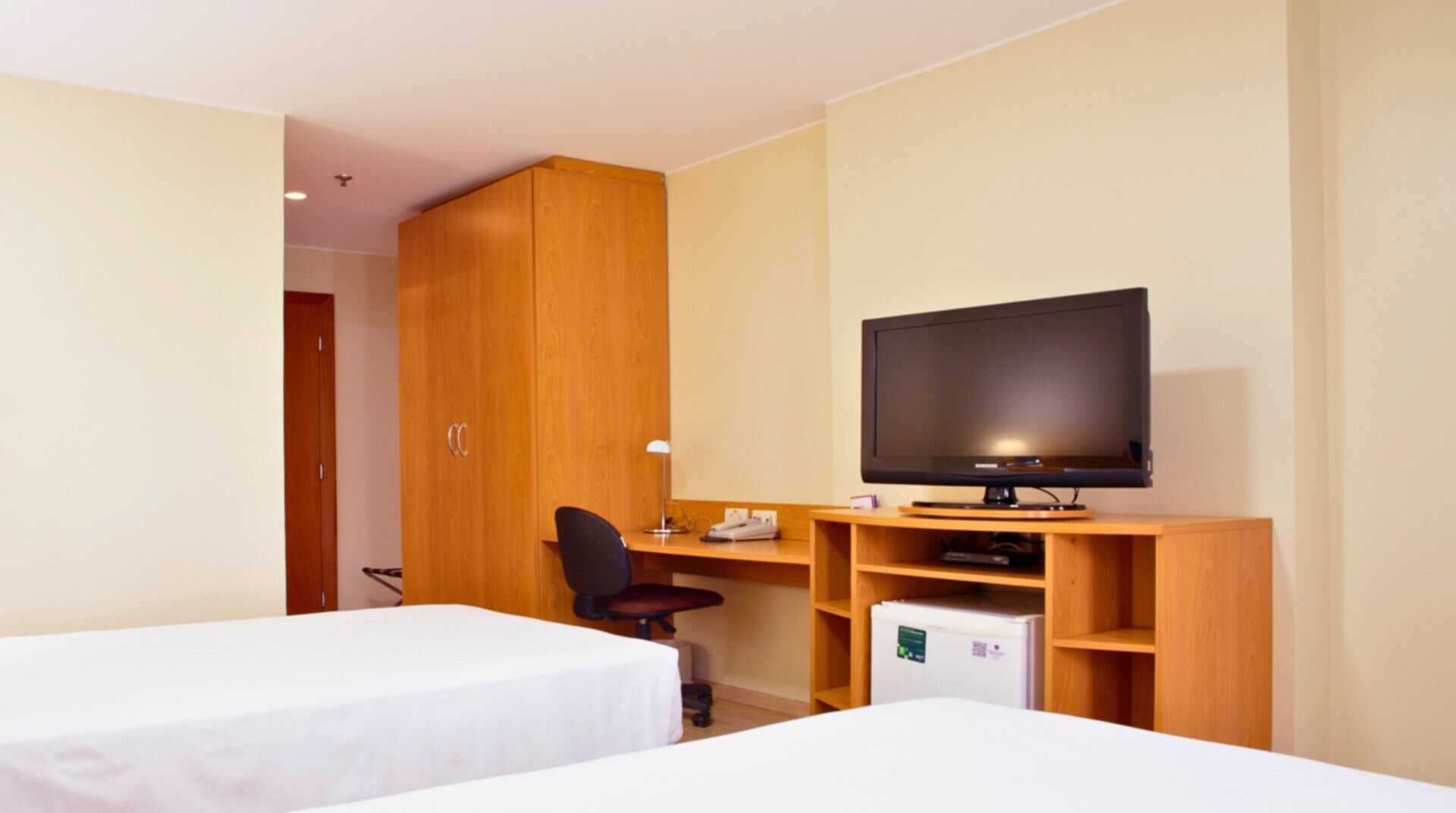 superior room, 2 single beds | 1 bedroom, minibar, in-room safe, desk