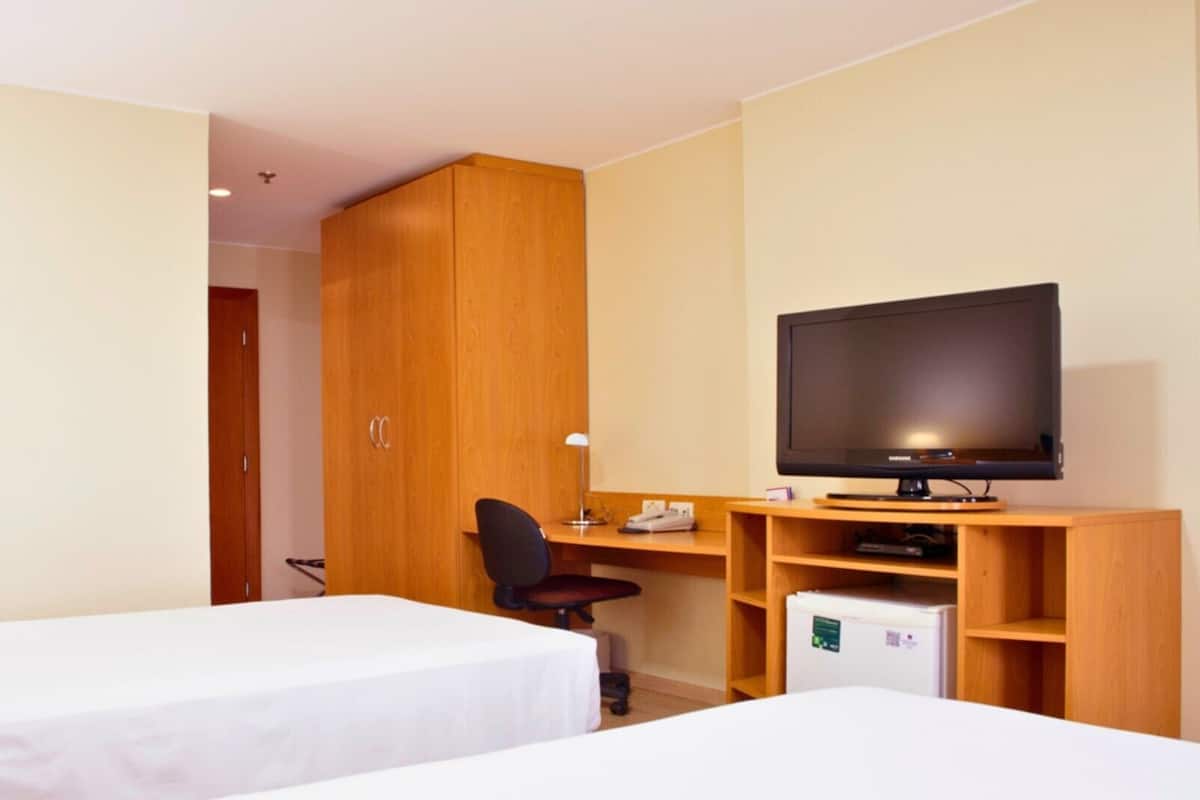 Superior-værelse - 2 enkeltsenge | Minibar, pengeskab på værelset, skrivebord, mørklægningsgardiner