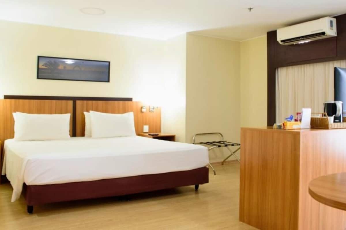 Deluxe Suite, 1 Queen Bed