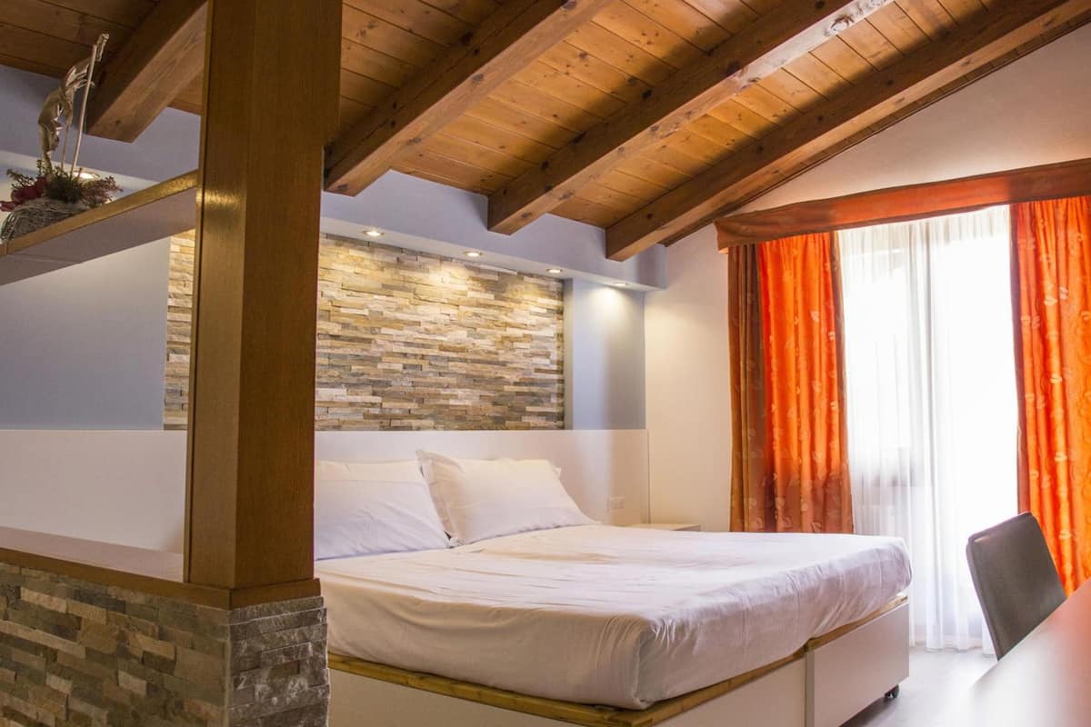 minibar, in-room safe, desk, blackout curtains