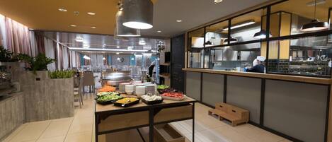 Déjeuner, dßner et souper servis sur place; cuisine italienne