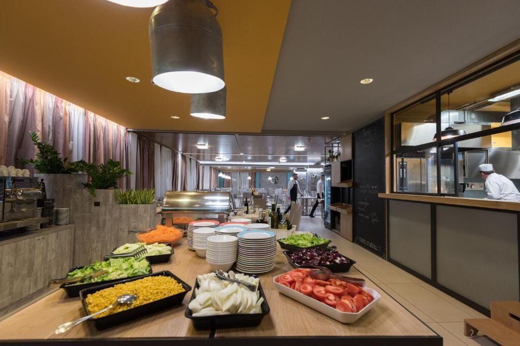 breakfast, lunch, dinner served; italian cuisine