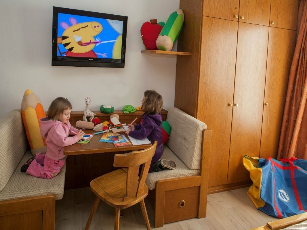 standard quadruple room | in-room dining