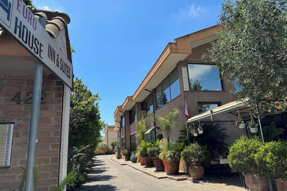Euro House Inn Airport