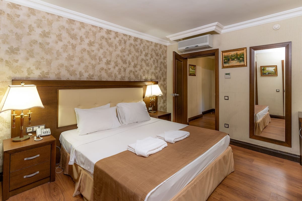 Family Room | Premium bedding, in-room safe, bed sheets