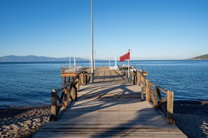 私家海滩、小屋（收费）、沙滩椅、海滩遮阳伞