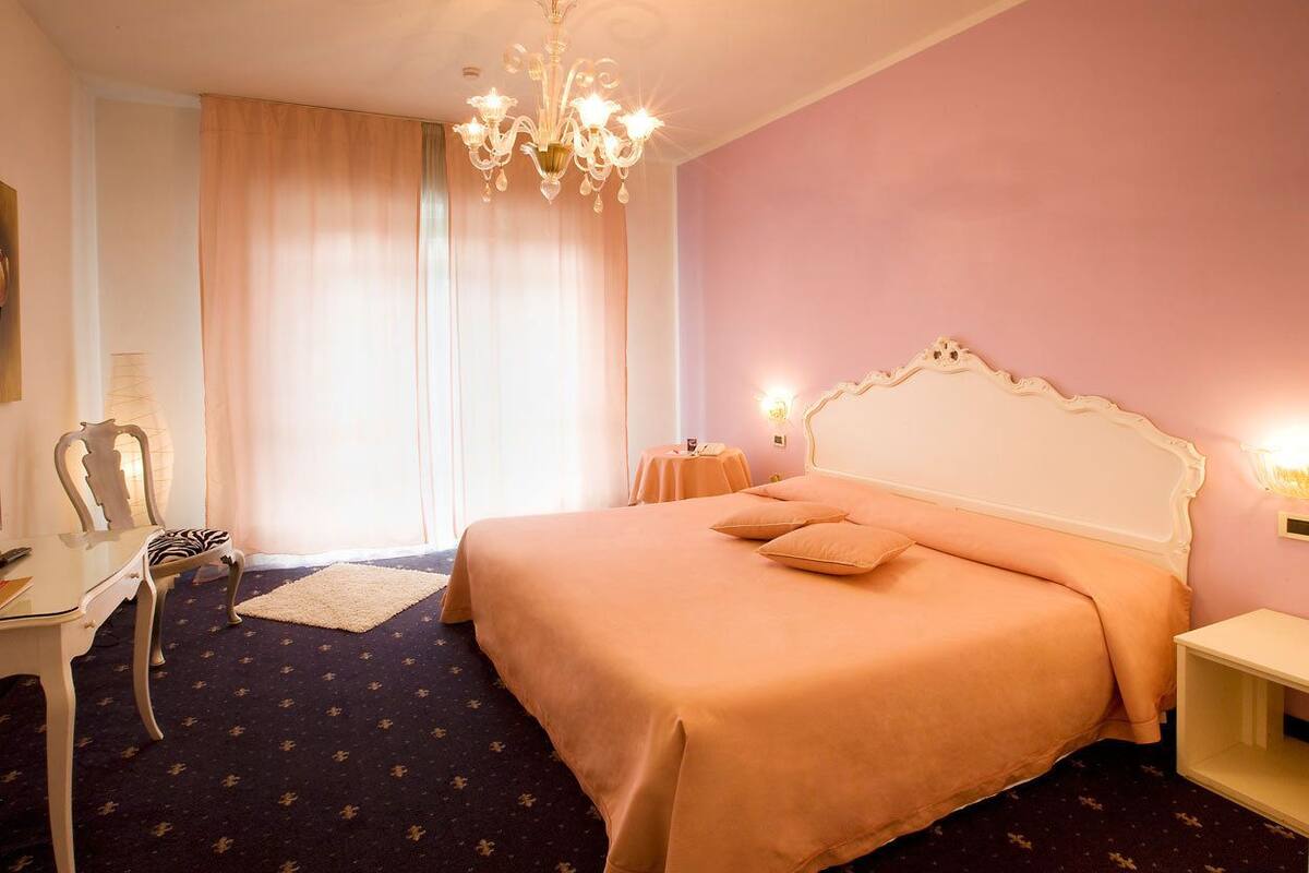 3 slaapkamers, een minibar, een kluis op de kamer, geluiddichte muren