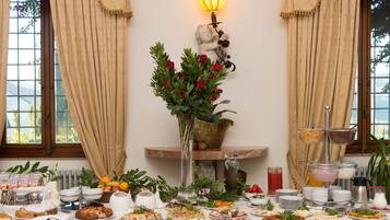 Tägliches inbegriffenes Frühstücksbuffet