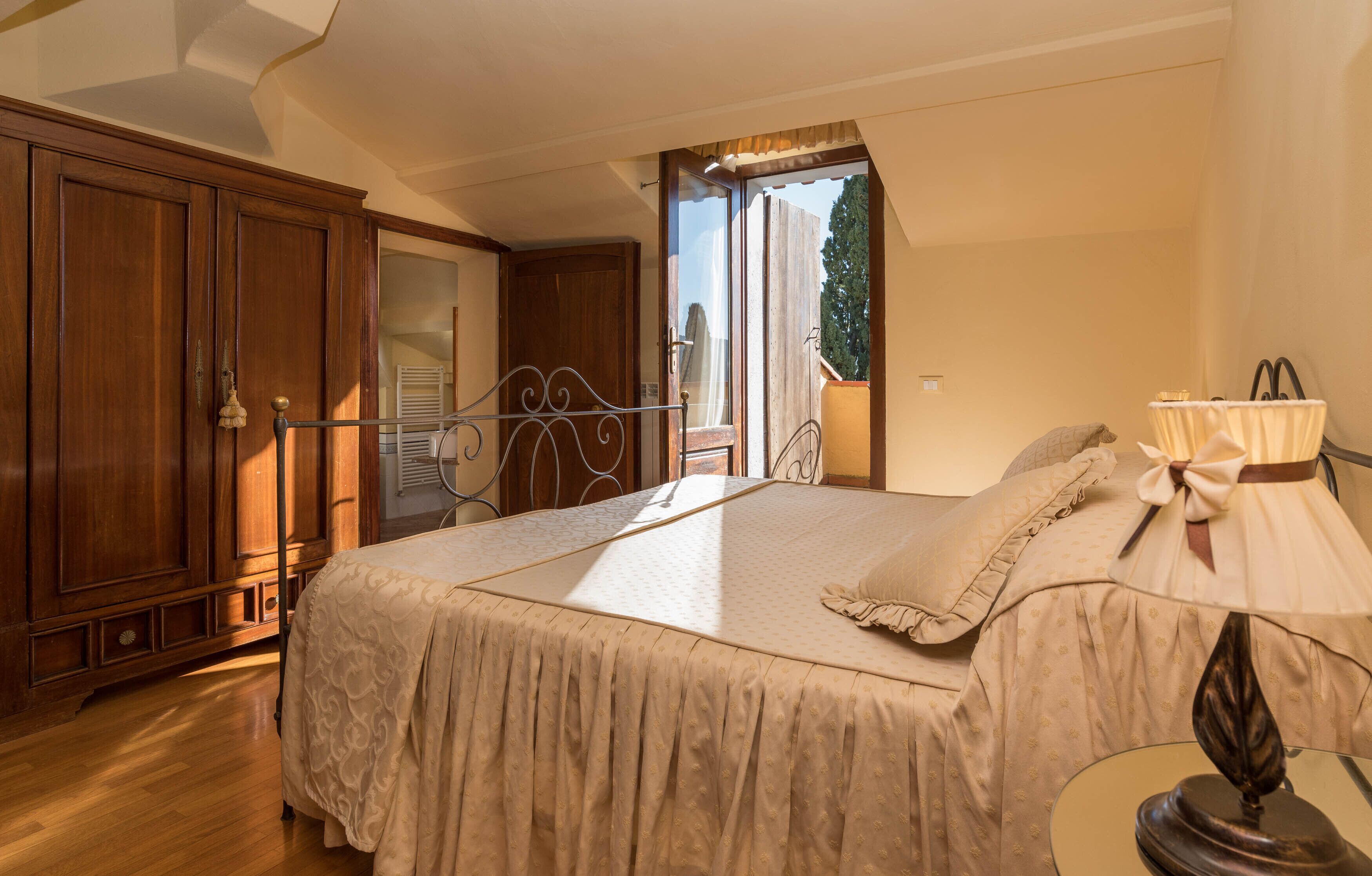 Minibar, in-room safe, free WiFi, bed sheets