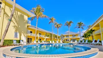 2 utendørsbassenger