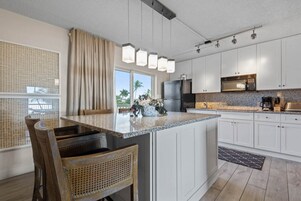 Full-size fridge, microwave, stovetop, coffee/tea maker