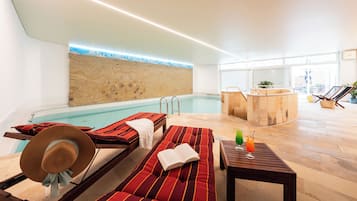 Una piscina techada