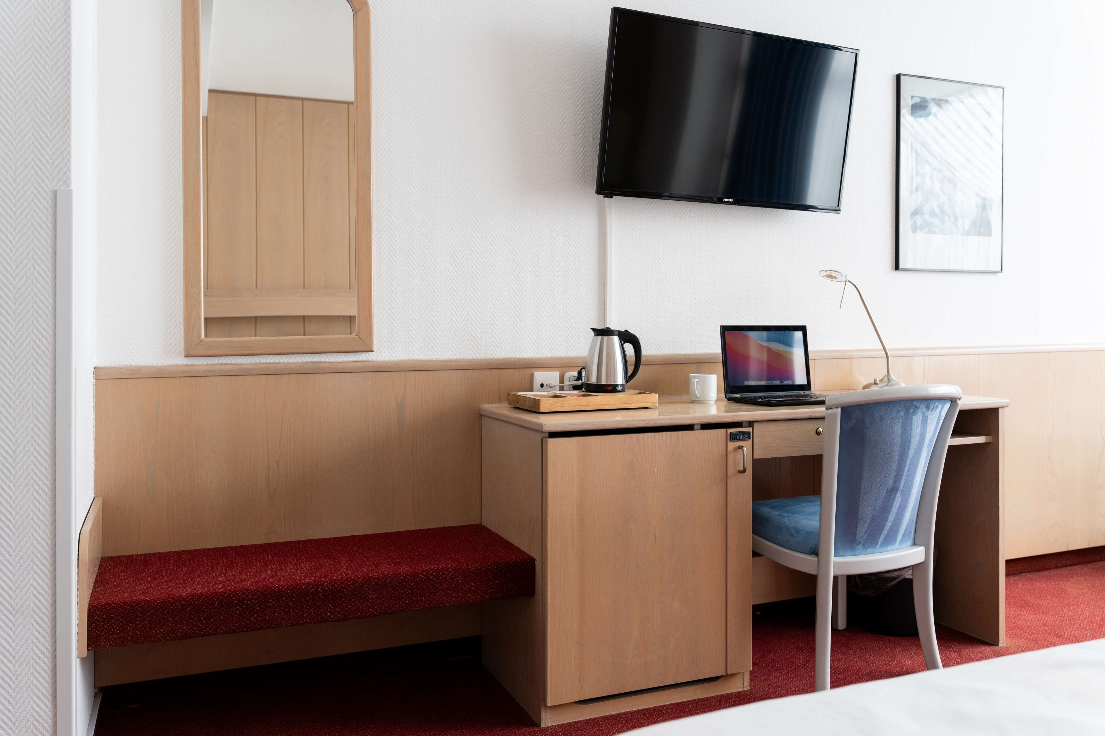 superior room, 1 double bed (converts to 2 twin beds;with sofabed) | 1 bedroom, hypo-allergenic bedding, desk, free wifi