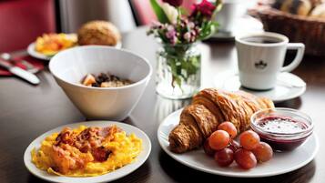 Sarapan siap masak di hari kerja (EUR 19 per orang)