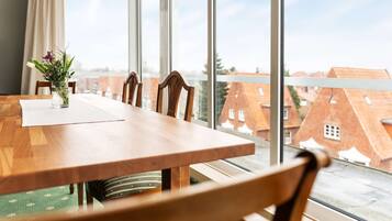 Suite, 1 Double Bed | Room amenity