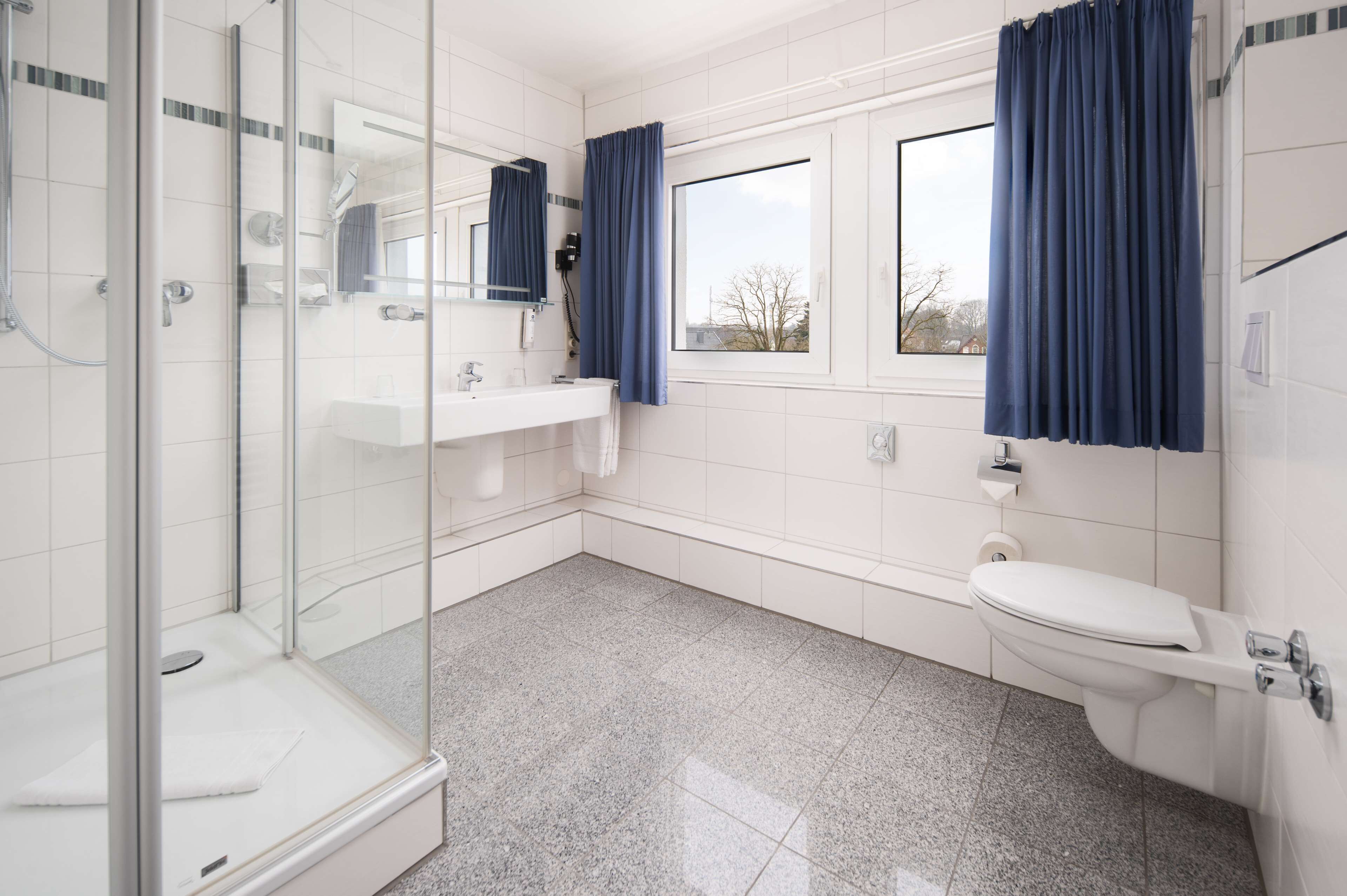 suite, 1 double bed | bathroom | free toiletries, hair dryer, towels